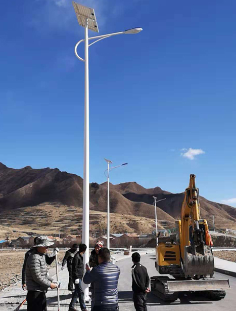 甘南碌曲10米曲水太阳能路灯项目