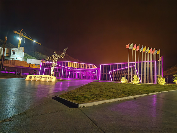 城市亮化是现代城市建设的重要组成部分,它不仅可以美化城市的夜景,还能提升城市的整体形象。随着科技的不断进步,城市亮化也得到了更多的关注和创新。本文将介绍一些关于城市亮化的创意和技术,帮助读者了解城市亮化的重要性以及如何进行曲水城市亮化的规划和实施。 城市亮化是现代城市建设的重要组成部分,它不仅可以美化城市的夜景,还能提升城市的整体形象。随着科技的不断进步,城市亮化也得到了更多的关注和创新。本文将介绍一些关于城市亮化的创意和技术,帮助读者了解曲水城市亮化的重要性以及如何进行曲水城市亮化的规划和实施。