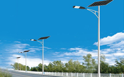 农村道路装曲水太阳能路灯选多大瓦数实测